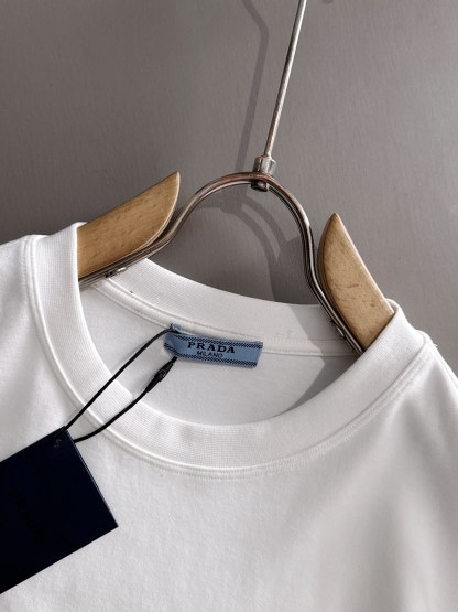 プラダ「Prada」ハイデンシティ モダール スウェットシャツ