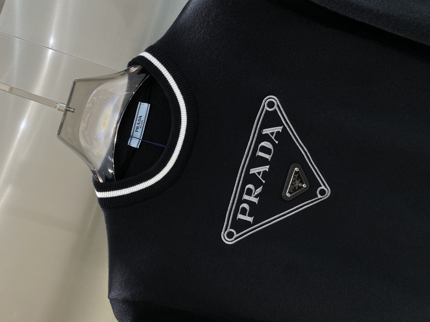 プラダ「Prada」リブトリム クルーネック セーター