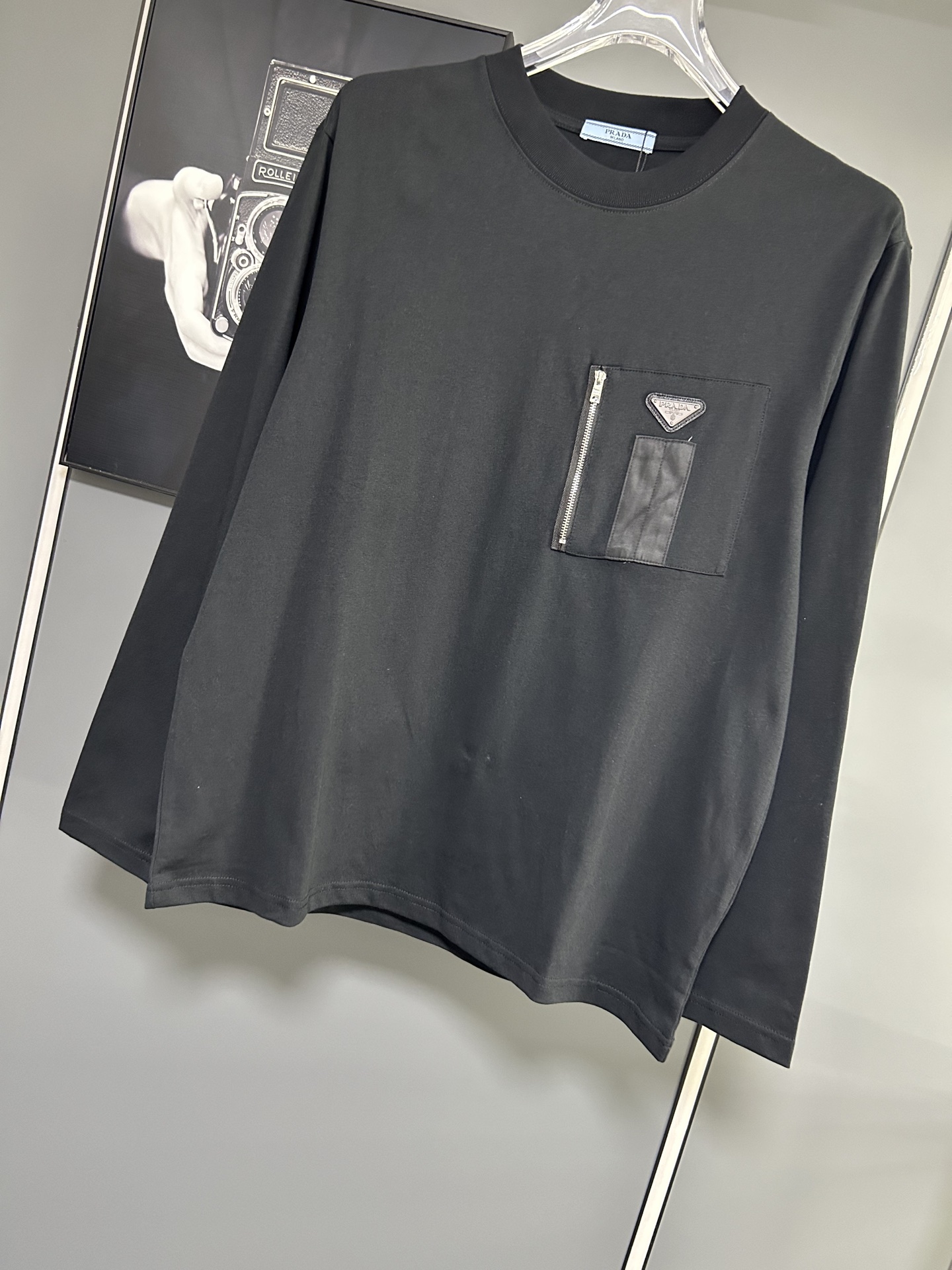プラダ「Prada」ジップポケット ロングスリーブ Tシャツ