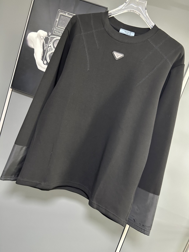 プラダ「Prada」レター ロゴ ロングスリーブ Tシャツ