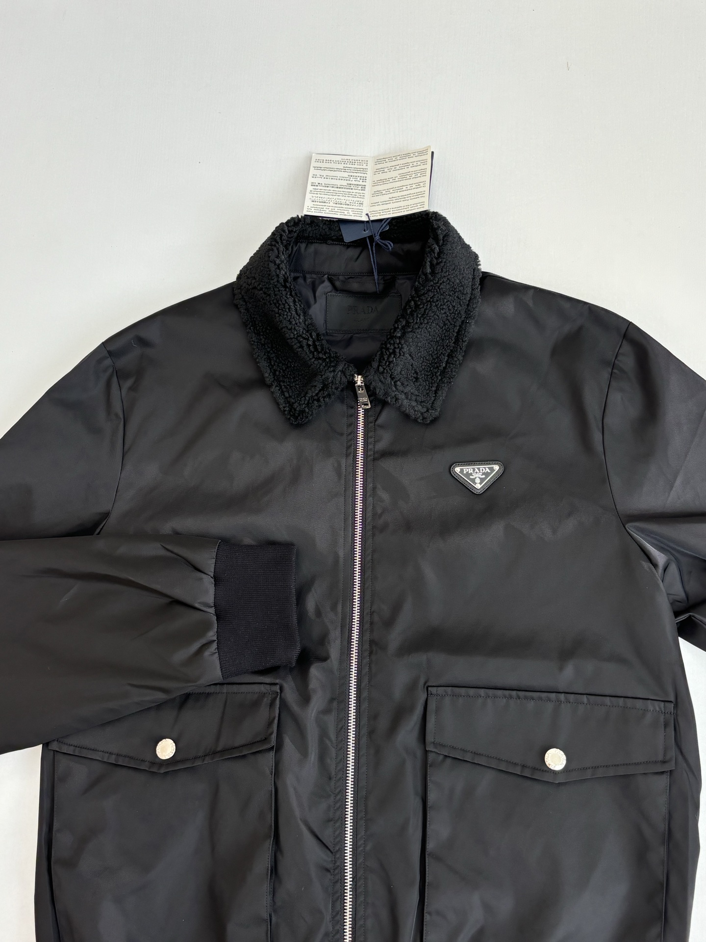 プラダ「Prada」フード付き リサイクル ナイロン ジャケット