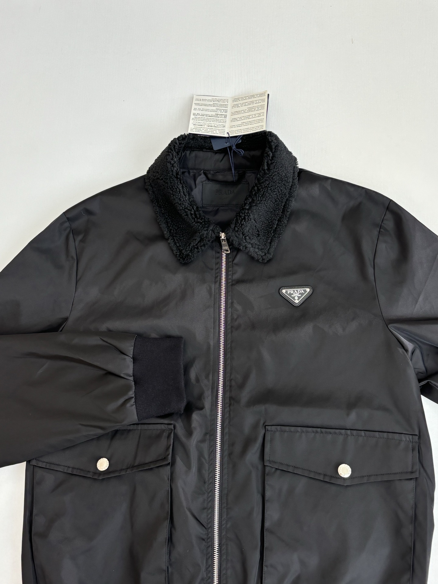 プラダ「Prada」フード付き リサイクル ナイロン ジャケット