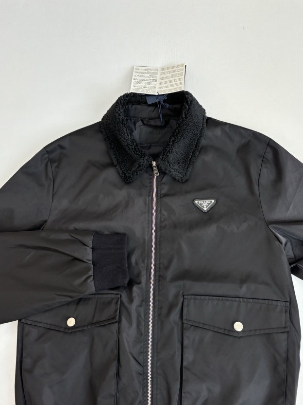 プラダ「Prada」フード付き リサイクル ナイロン ジャケット