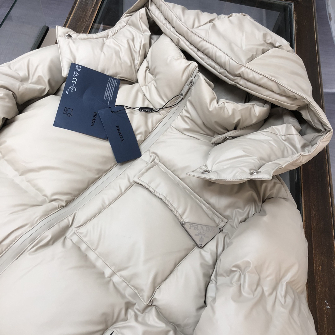 プラダ「Prada」ナイロン ダウン ジャケット