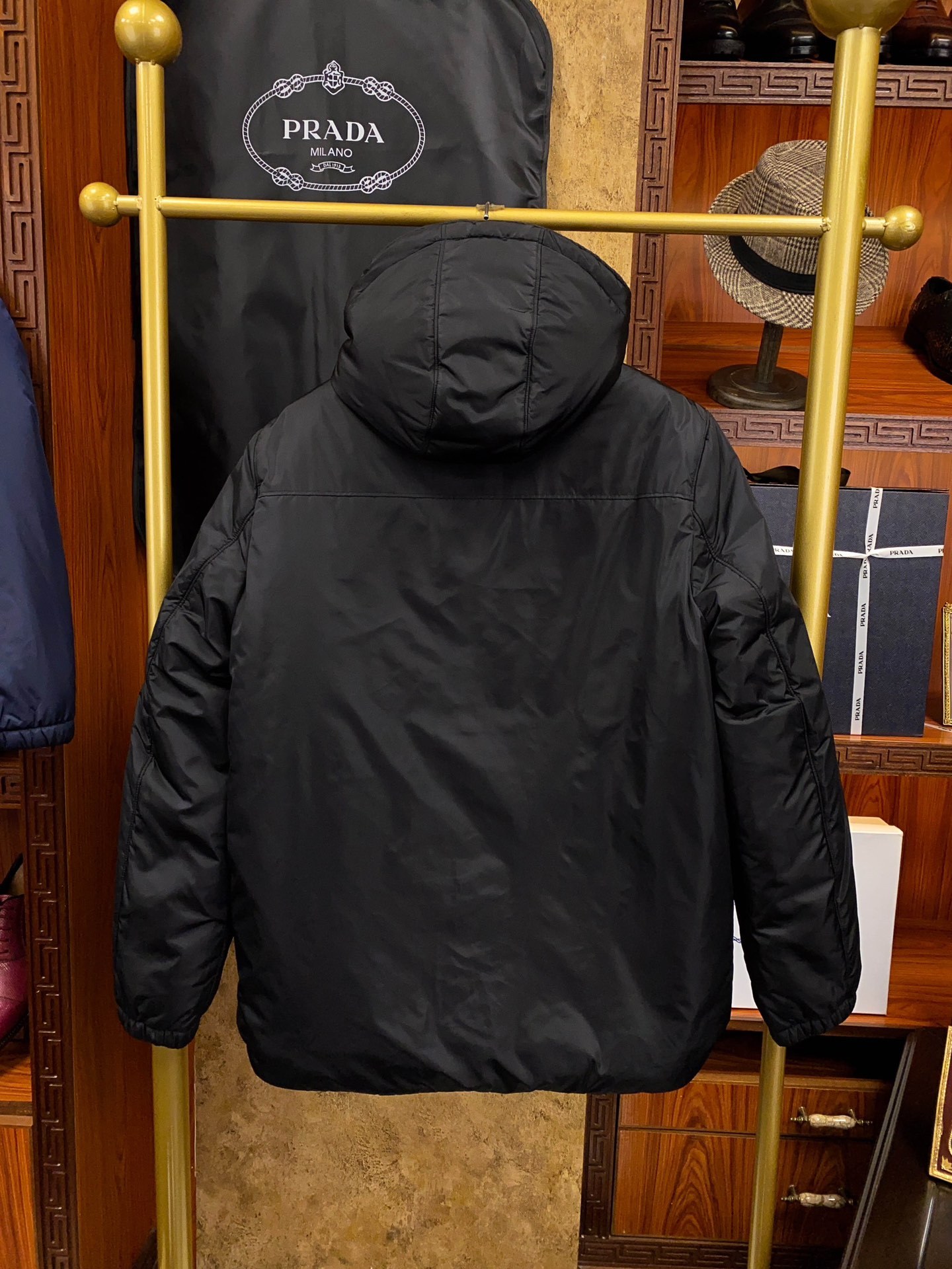 プラダ「Prada」ナイロン ダウン ジャケット
