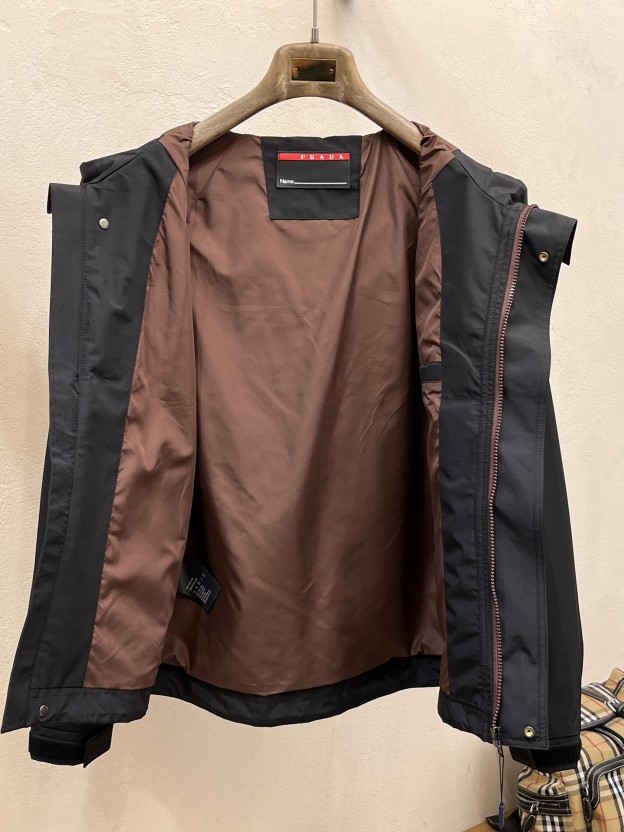 プラダ「Prada」テクニカル ジャケット