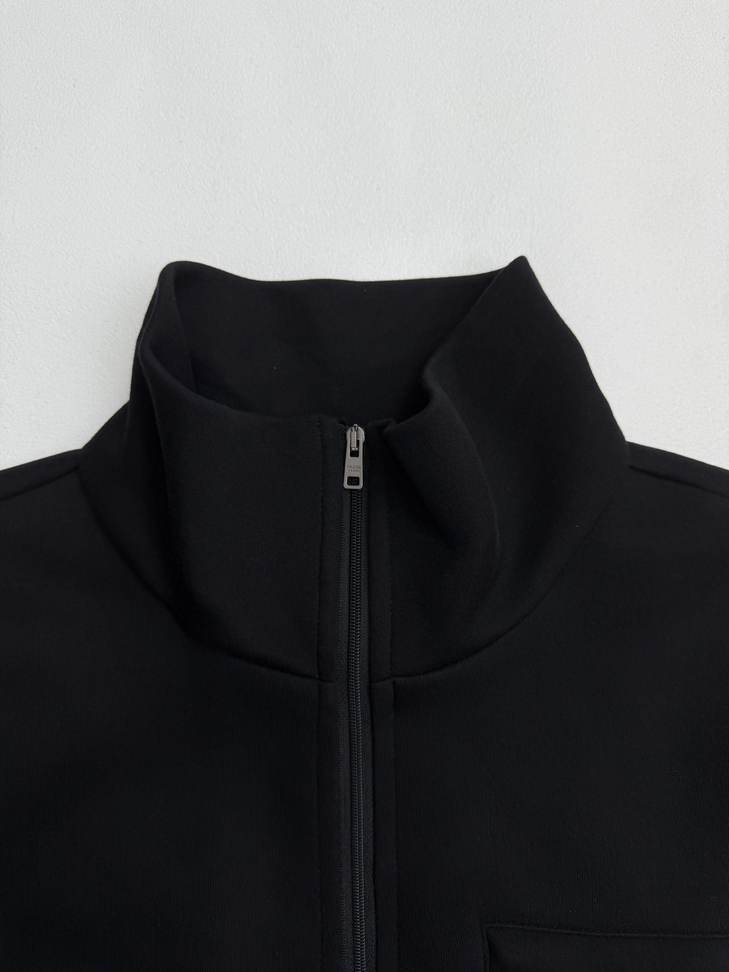 プラダ「Prada」テクニカル ジャケット