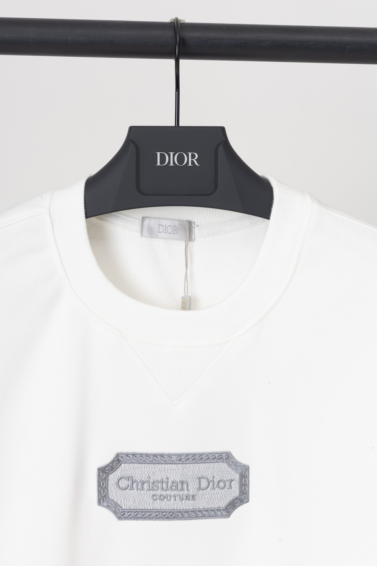 ディオール「Dior」シグネチャー シルバー エンブレム スウェットシャツ