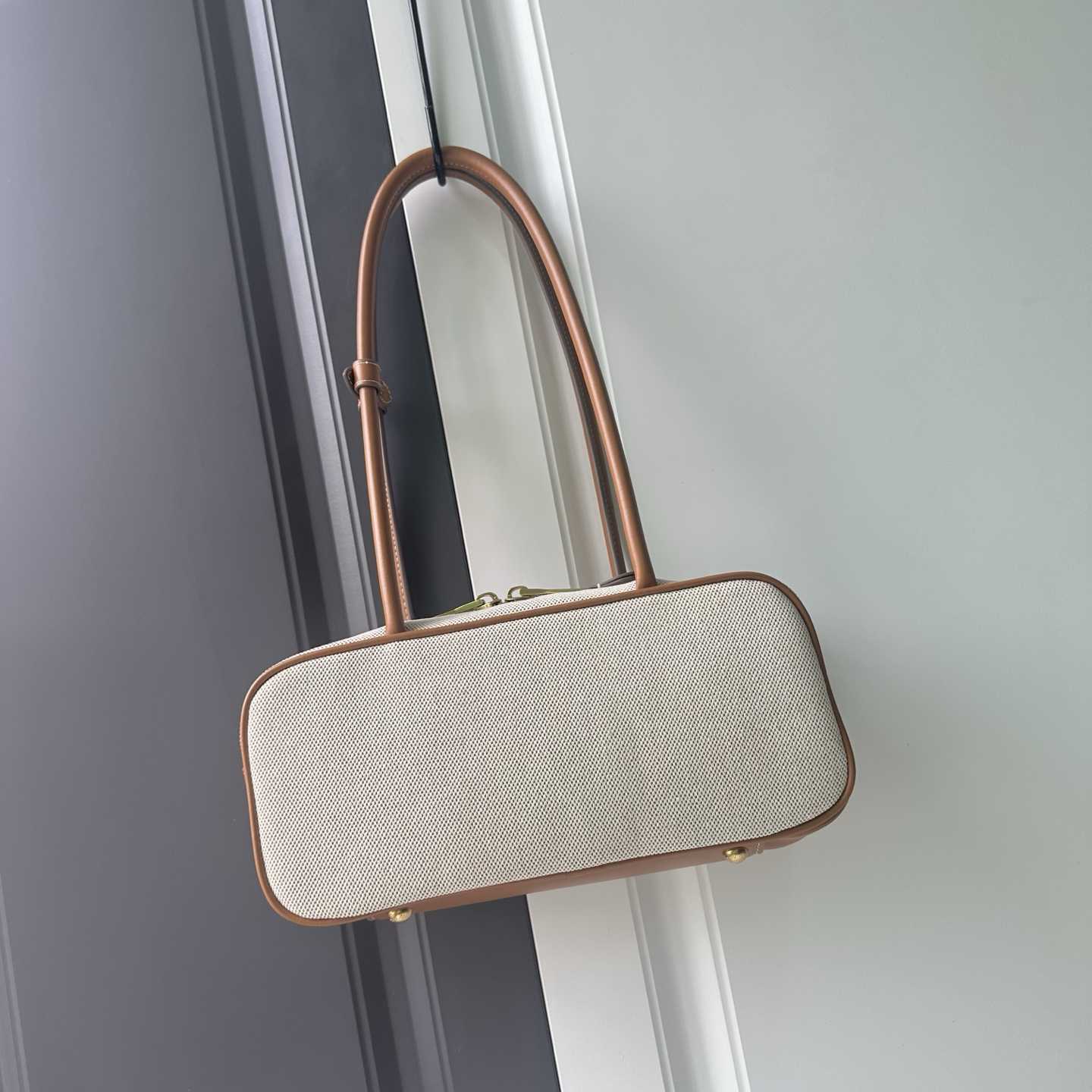 ミュウミュウ「Miu Miu」ポーリング シリーズ カンバス トートバッグ