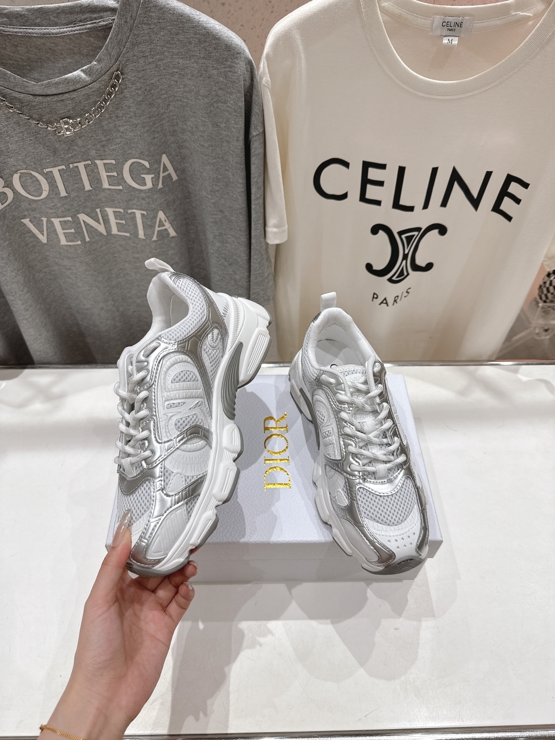 ディオール「Dior」Vibe  SS25 新作 ランウェイ アイコンスニーカー