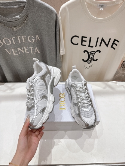 ディオール「Dior」Vibe  SS25 新作 ランウェイ アイコンスニーカー