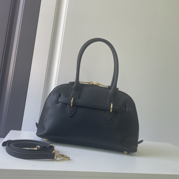 ミュウミュウ「Miu Miu」Matelassé Bowling Tote Bag