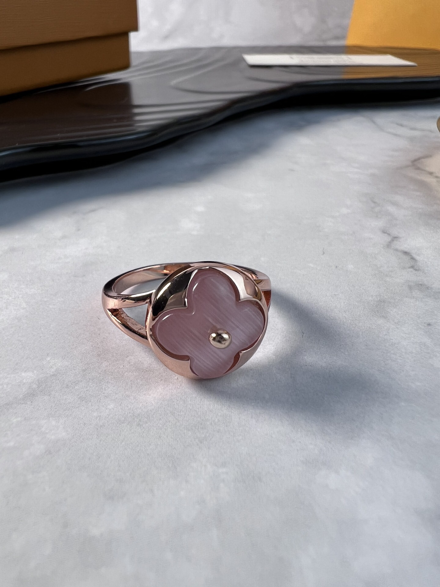 ルイ・ヴィトン「Louis Vuitton」Color Blossom リング