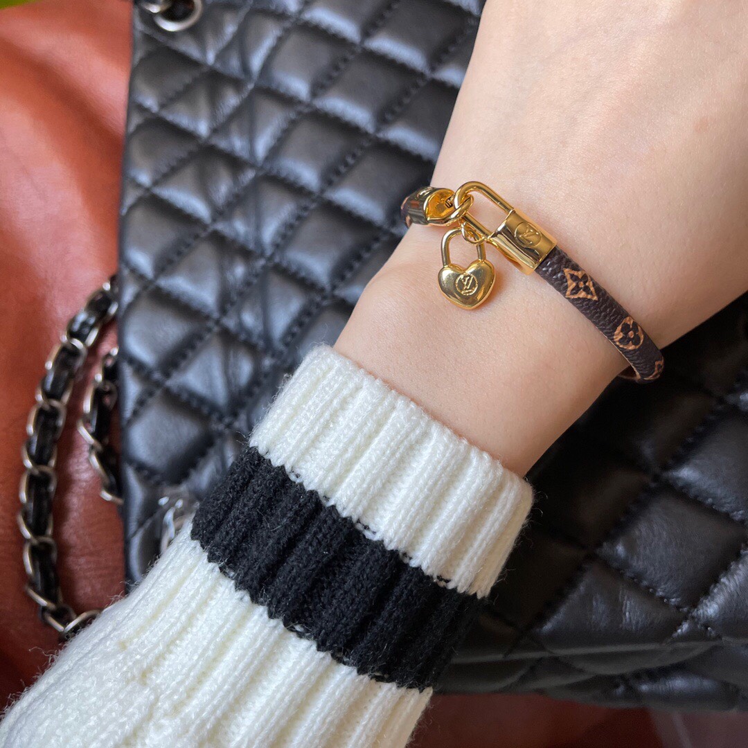 ルイ・ヴィトン「Louis Vuitton」Monogram レザーロープ ハートチャーム ブレスレット
