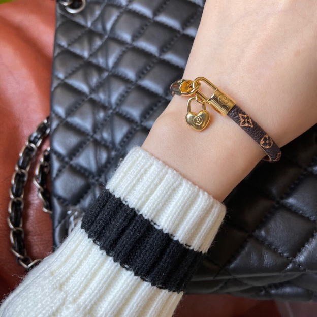ルイ・ヴィトン「Louis Vuitton」Monogram レザーロープ ハートチャーム ブレスレット