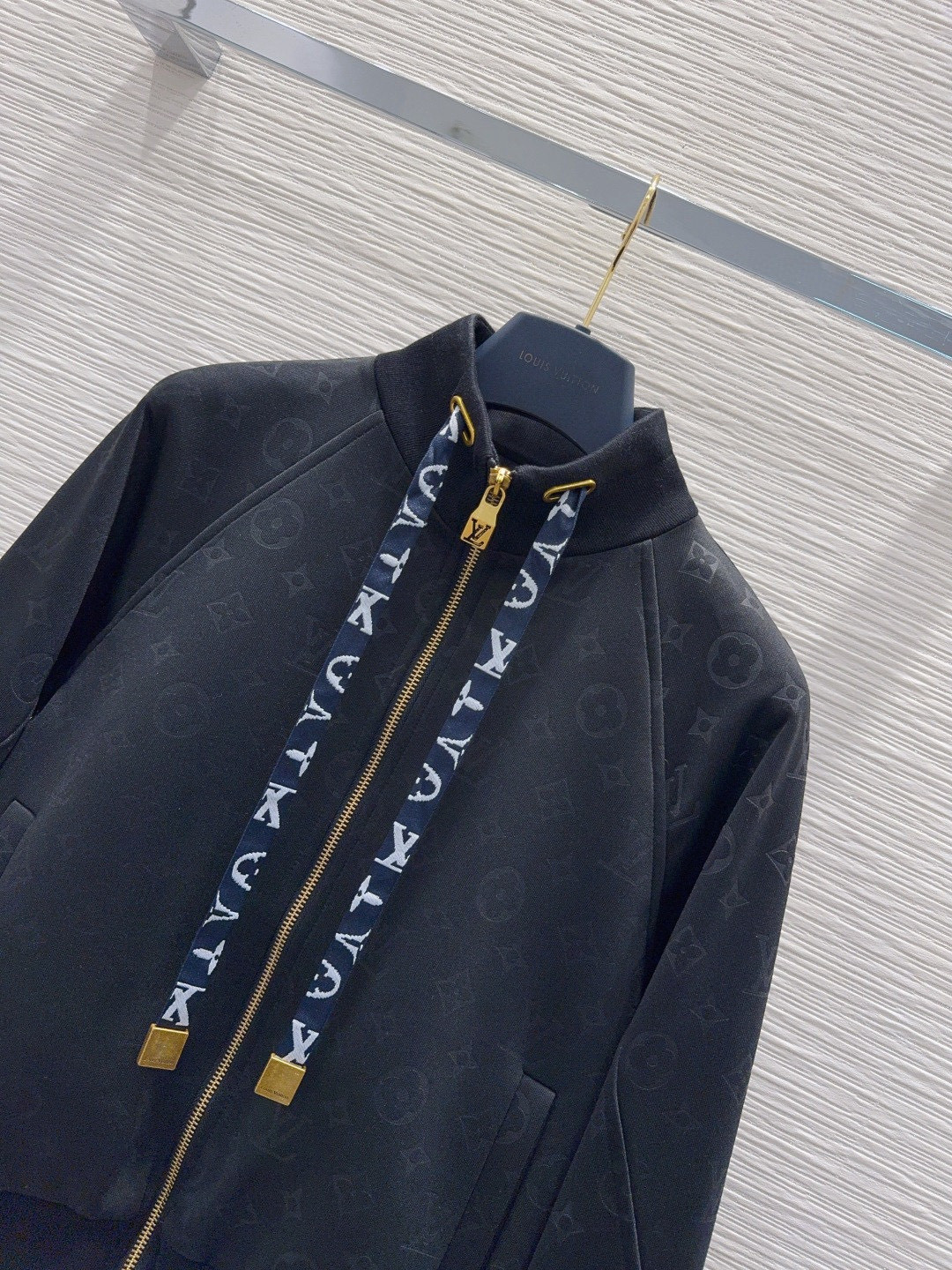 ルイ・ヴィトン「Louis Vuitton」Monogram フード付きスウェットシャツ & ジョガーパンツ セット