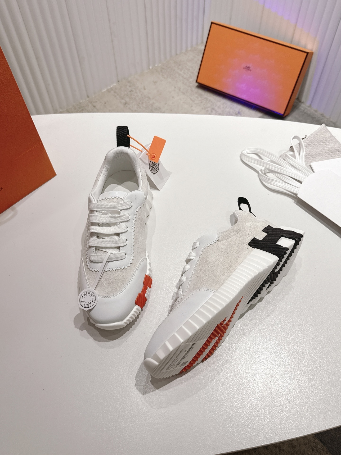 エルメス［Hermès］【カップルに大人気】 おしゃれなペアスニーカー 男女兼用