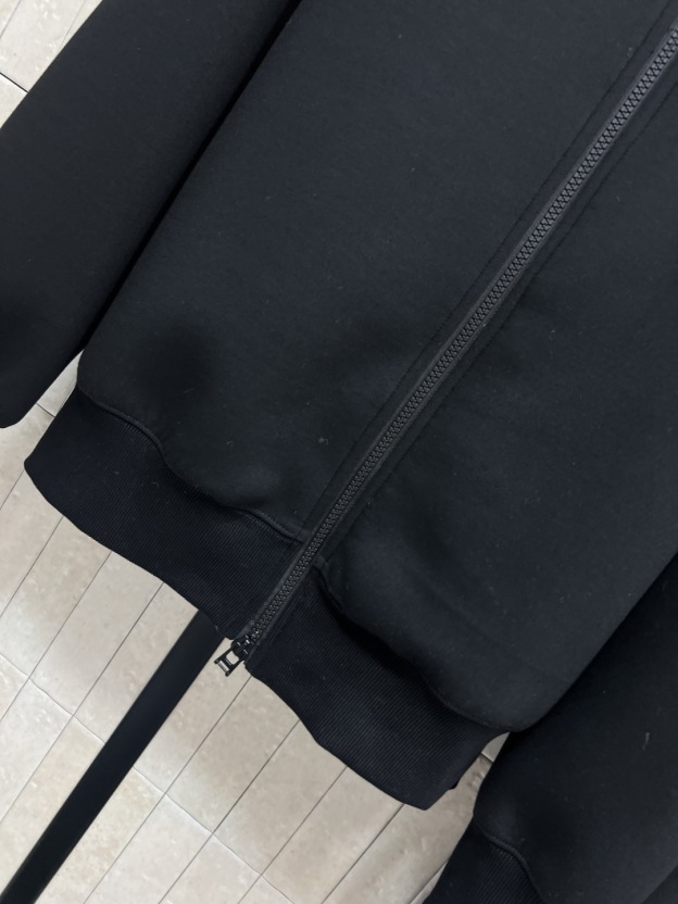 ルイ・ヴィトン「Louis Vuitton」2025秋冬 メンズ スポーツウェア セットアップ