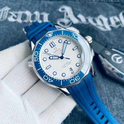 オメガ「Omega」シーマスター ダイバー 300M コーアクシャル マスター クロノメーター 42mm