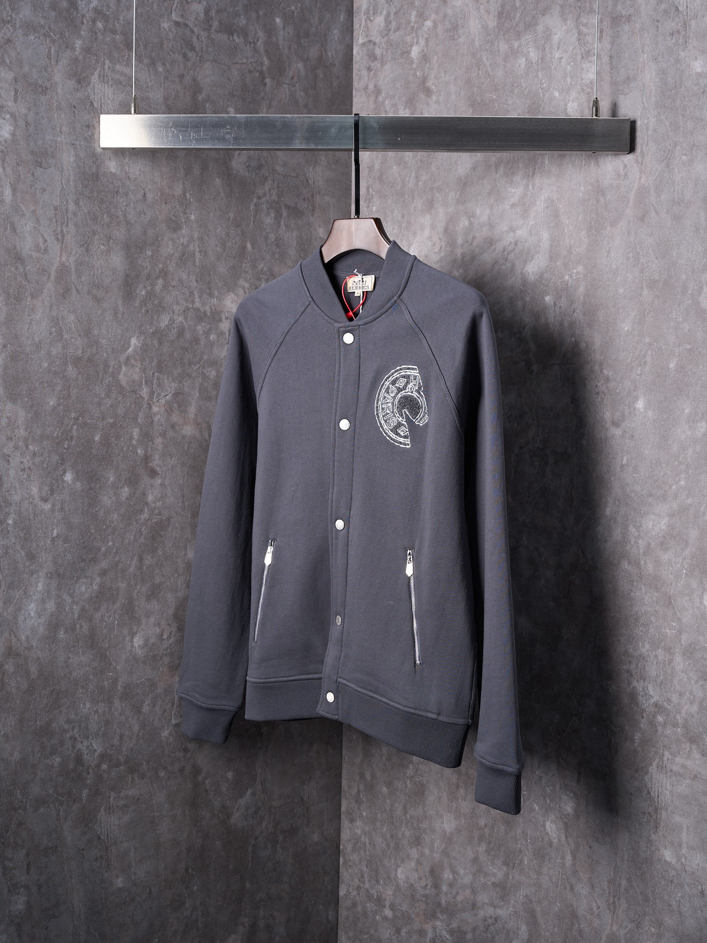 エルメス「Hermès」ベースボール ジャケット スモーキーグレー
