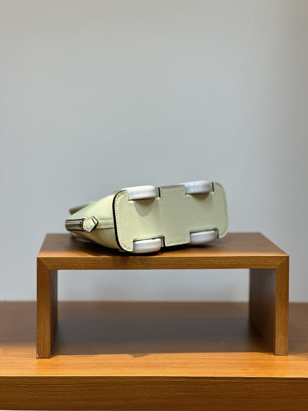 エルメス「Hermès」ボリド オン ホイールズ ミニ バッグ