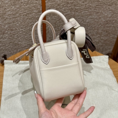 エルメス「Hermès」ミニ リンディ ショルダーバッグ 
