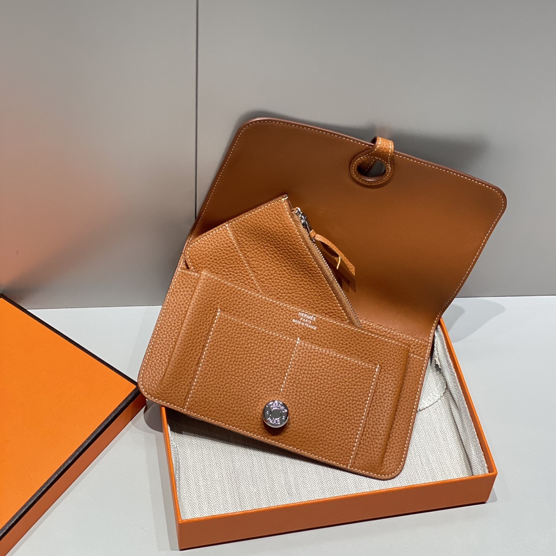 エルメス「Hermès」トゴ スキン ゴールデンブラウン パスポートケース