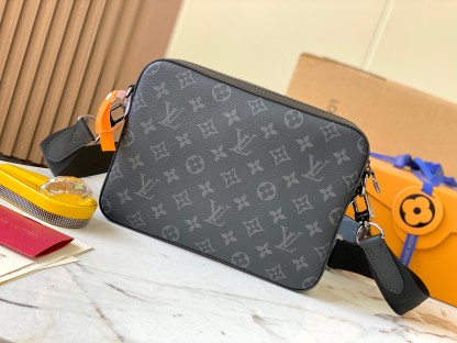 ルイ・ヴィトン「Louis Vuitton」Trio メッセンジャーバッグ