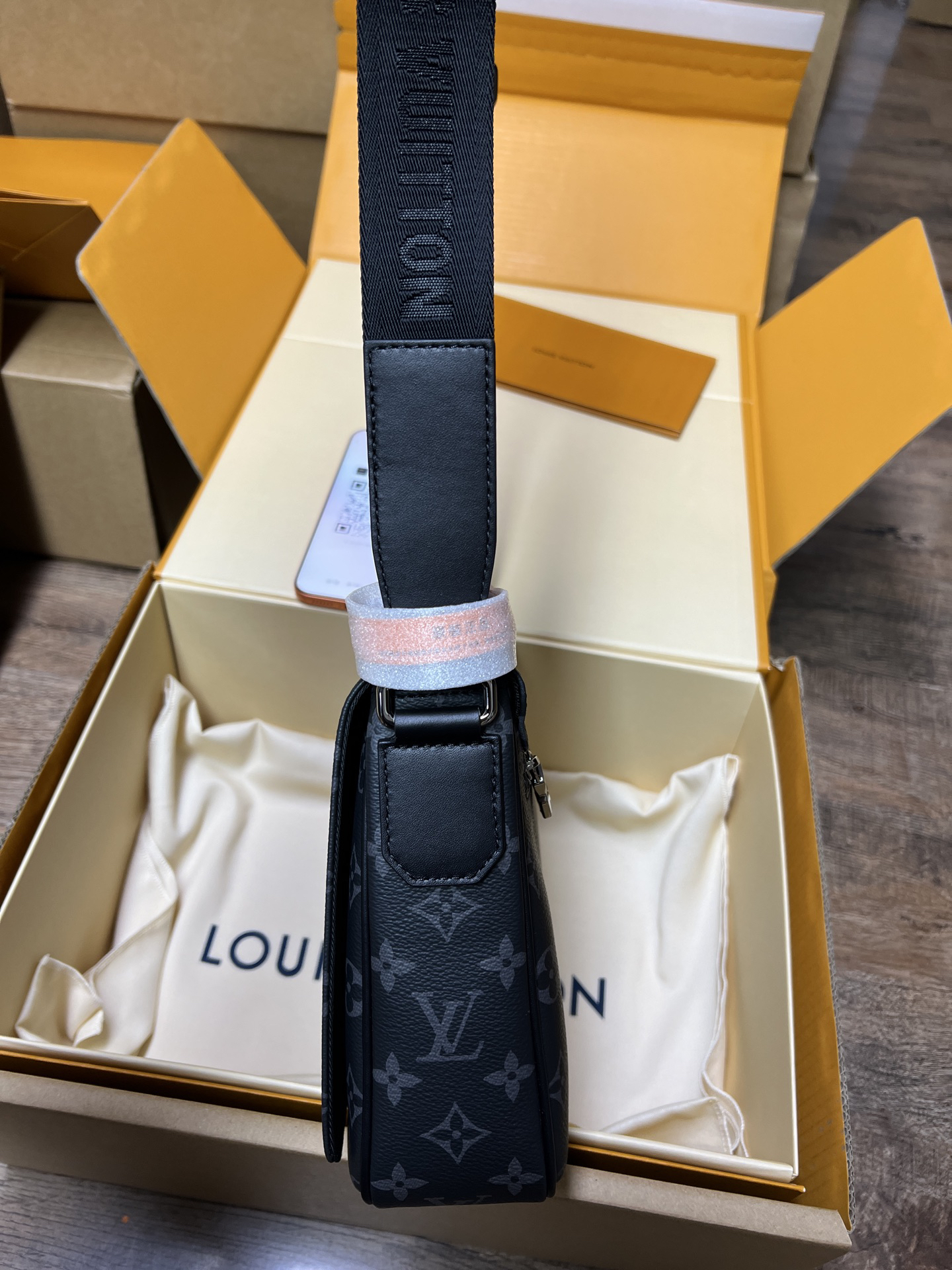 ルイ・ヴィトン「Louis Vuitton」istrict PM メッセンジャーバッグ