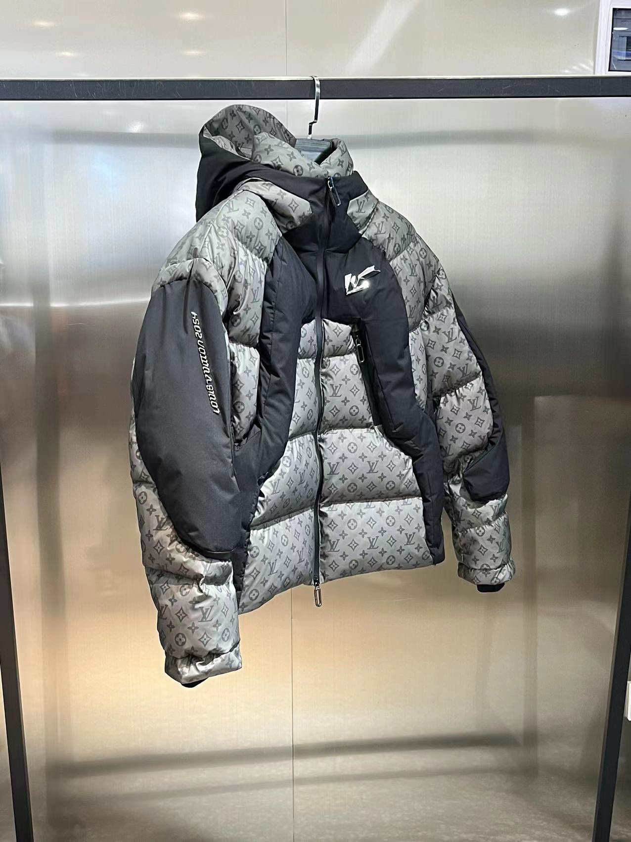 ルイ・ヴィトン「Louis Vuitton」オーバーサイズ ダウン ジャケット