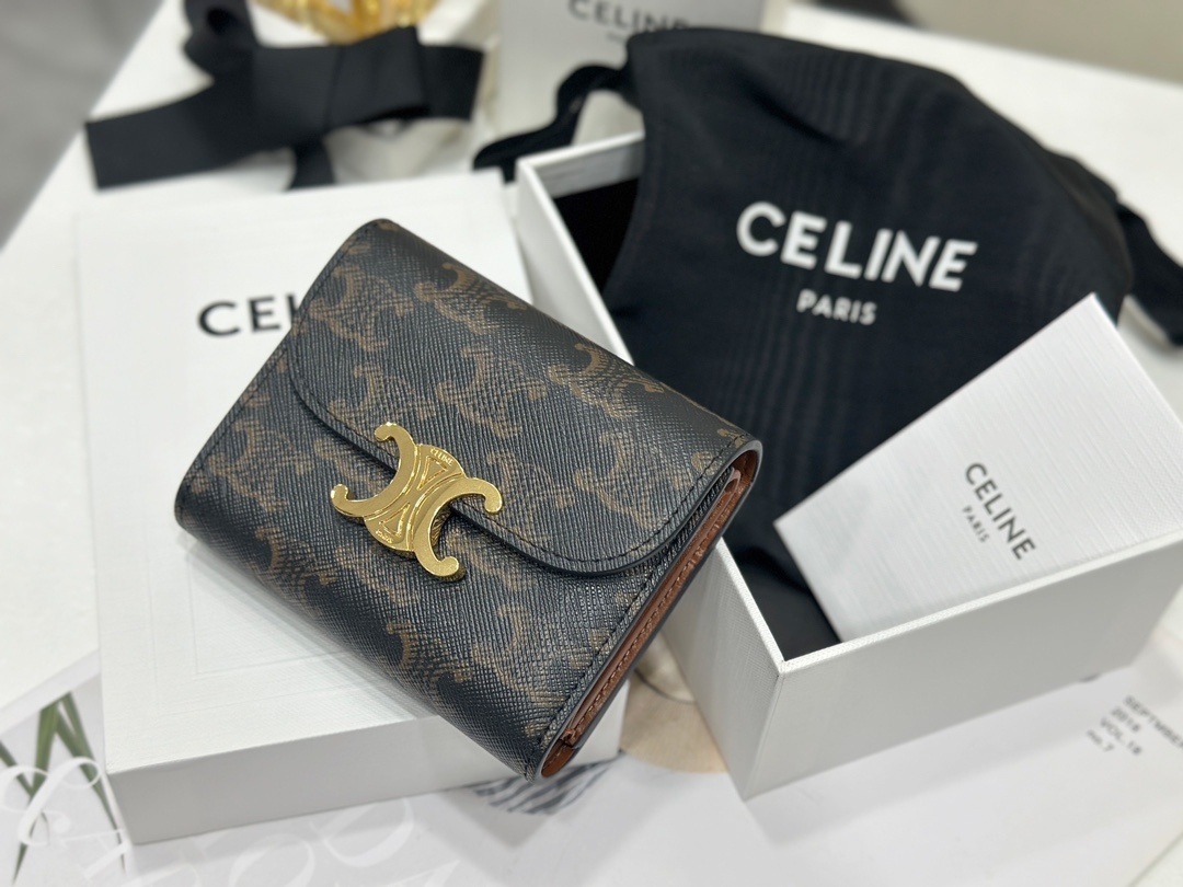 セリーヌ「Celine」Triomphe キャンバス & レザー フラップ ウォレット