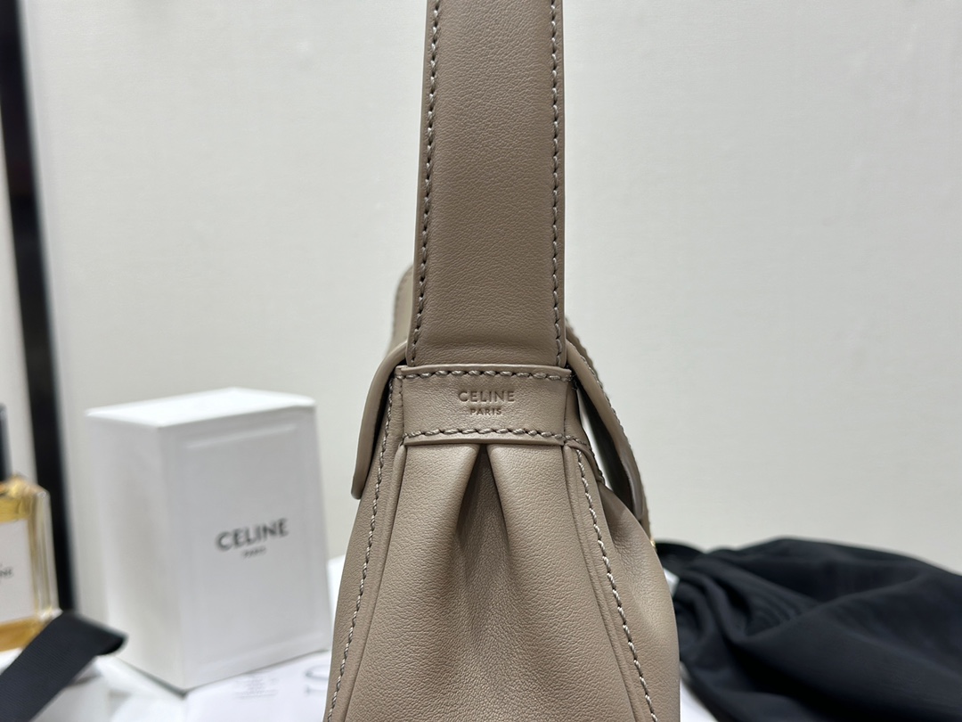 セリーヌ「Celine」Triomphe バゲットバッグ