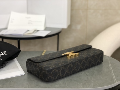 セリーヌ「Celine」チェーンアームホール トリアンフ ウォレット オン チェーン