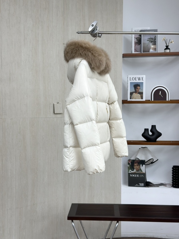 モンクレール「Moncler」Laichefur Aラインフード付きダウンジャケット