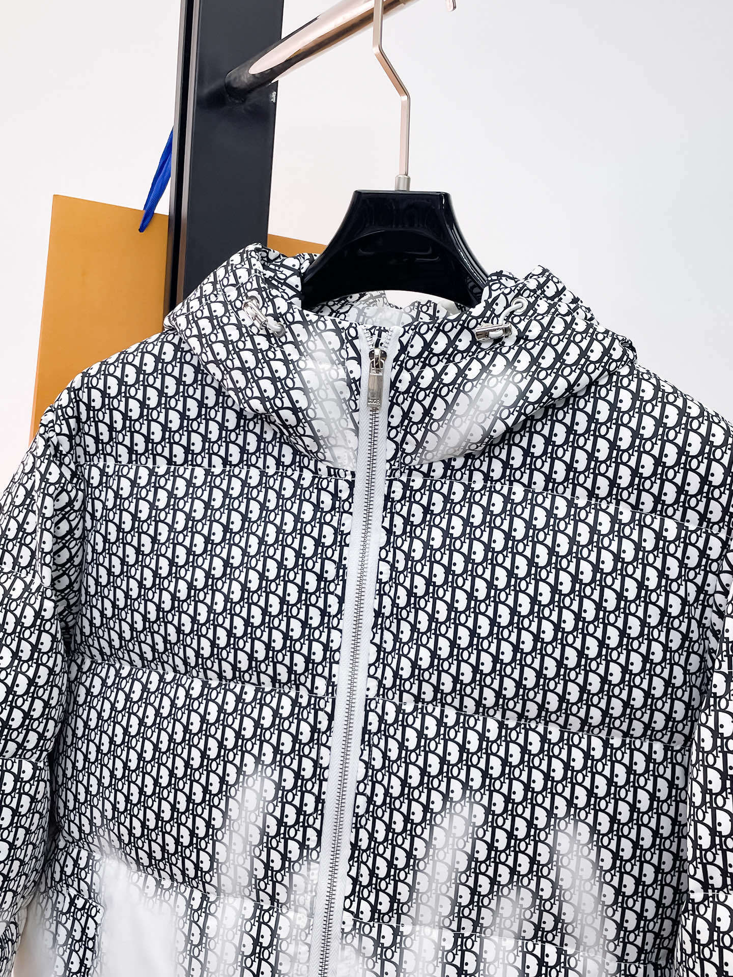 ディオール「Dior」ダウンジャケット