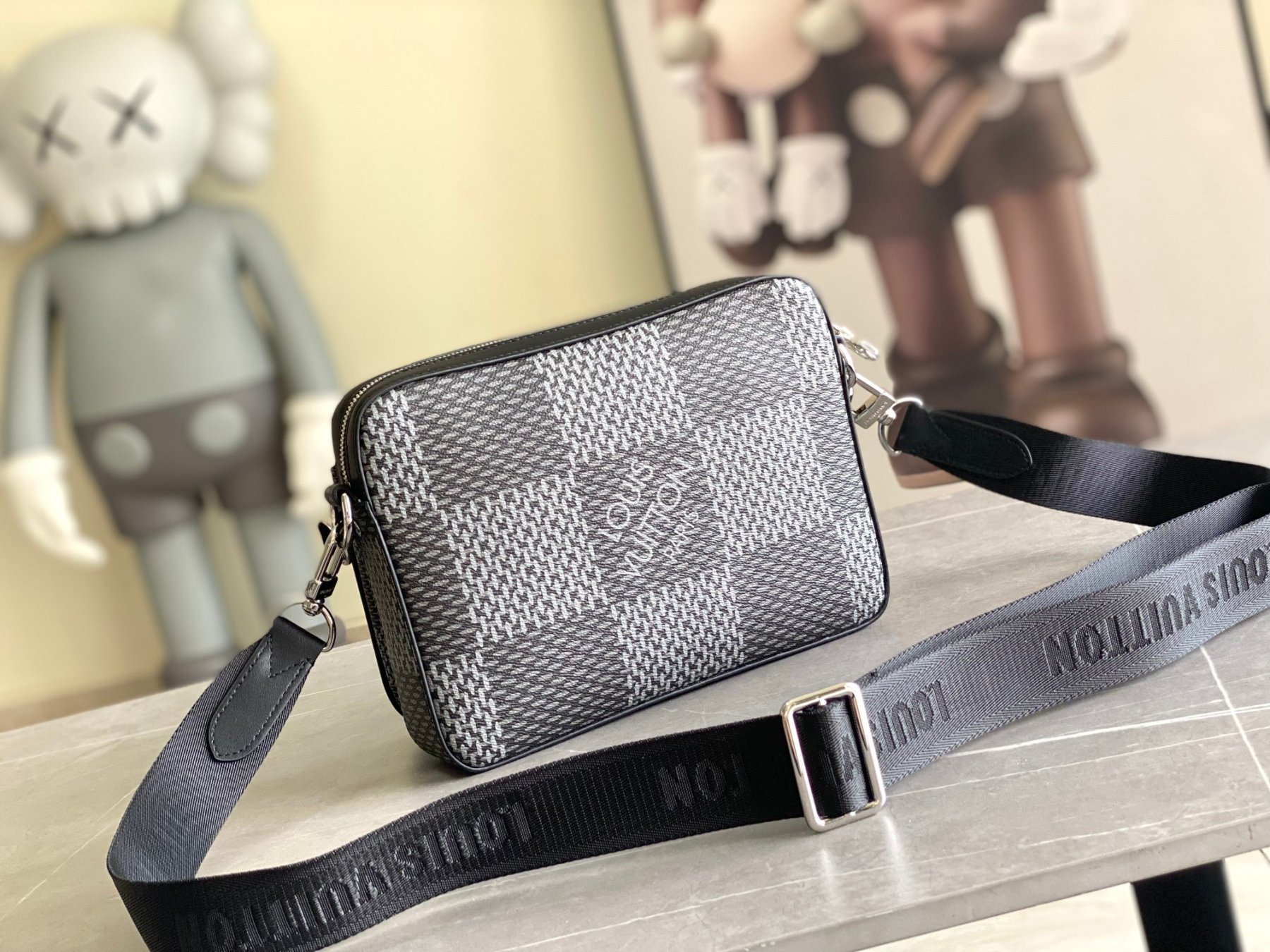 ルイ・ヴィトン「Louis Vuitton」新作 Trio メッセンジャーバッグ