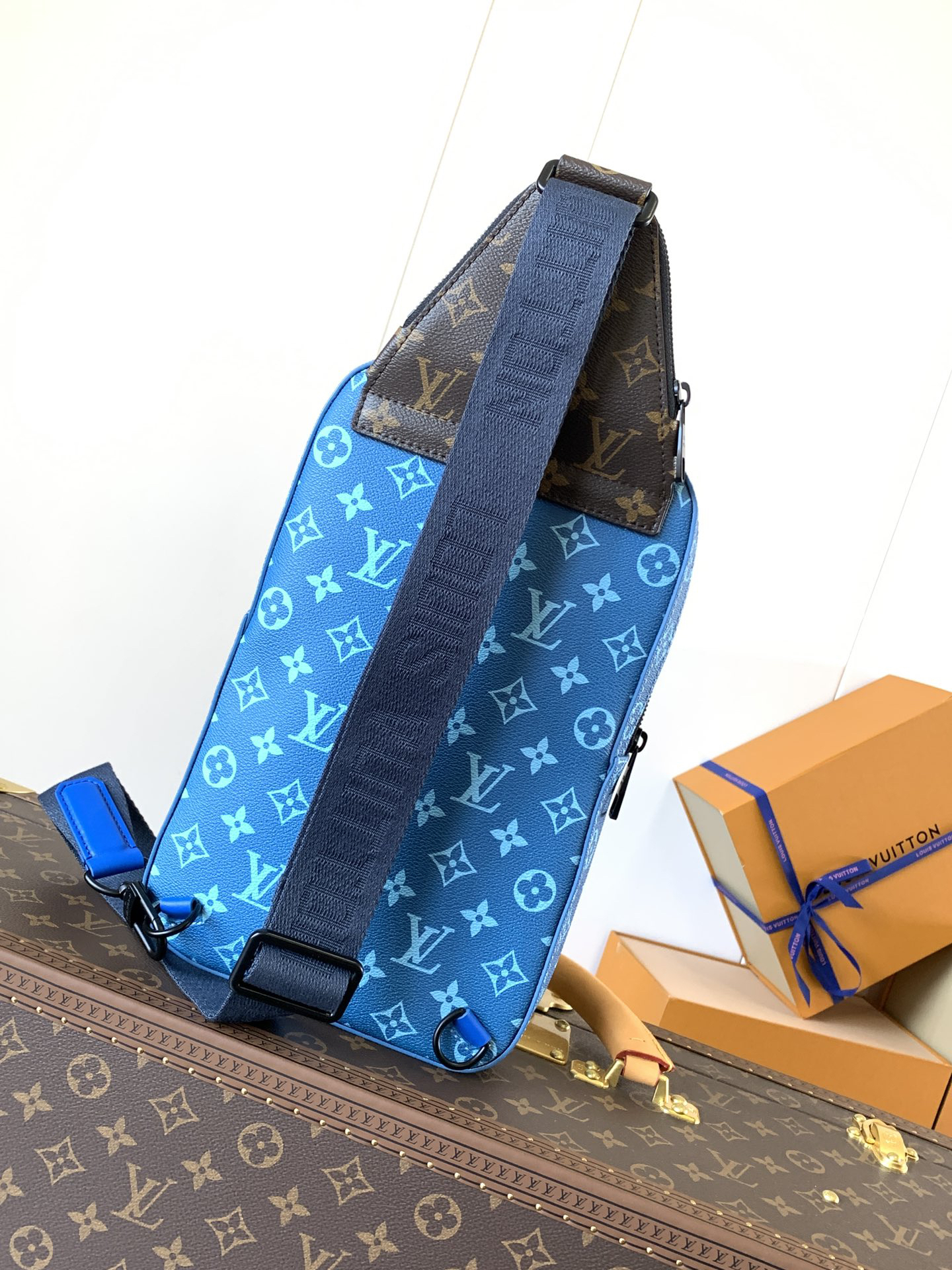 ルイ・ヴィトン「Louis Vuitton」Avenue ショルダーバッグ＆クロスボディバッグ