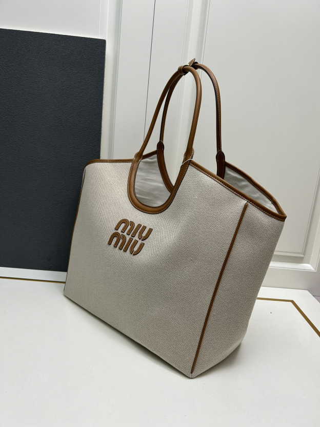 ミュウミュウ「Miu Miu」Ivyコレクション キャンバスレザーバケットバッグ