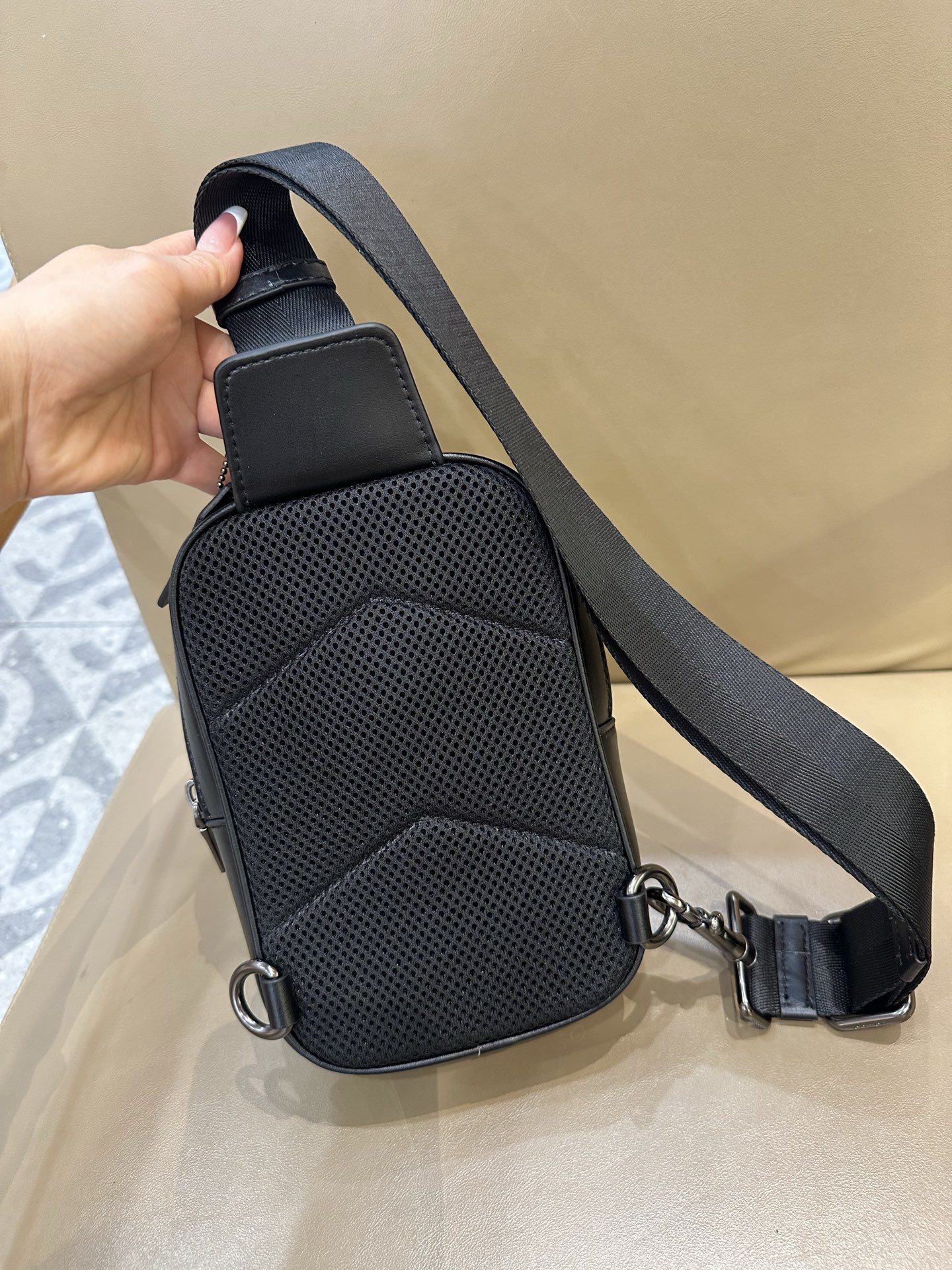 コーチ「Coach」WEST レザー メンズ クロスボディバッグ