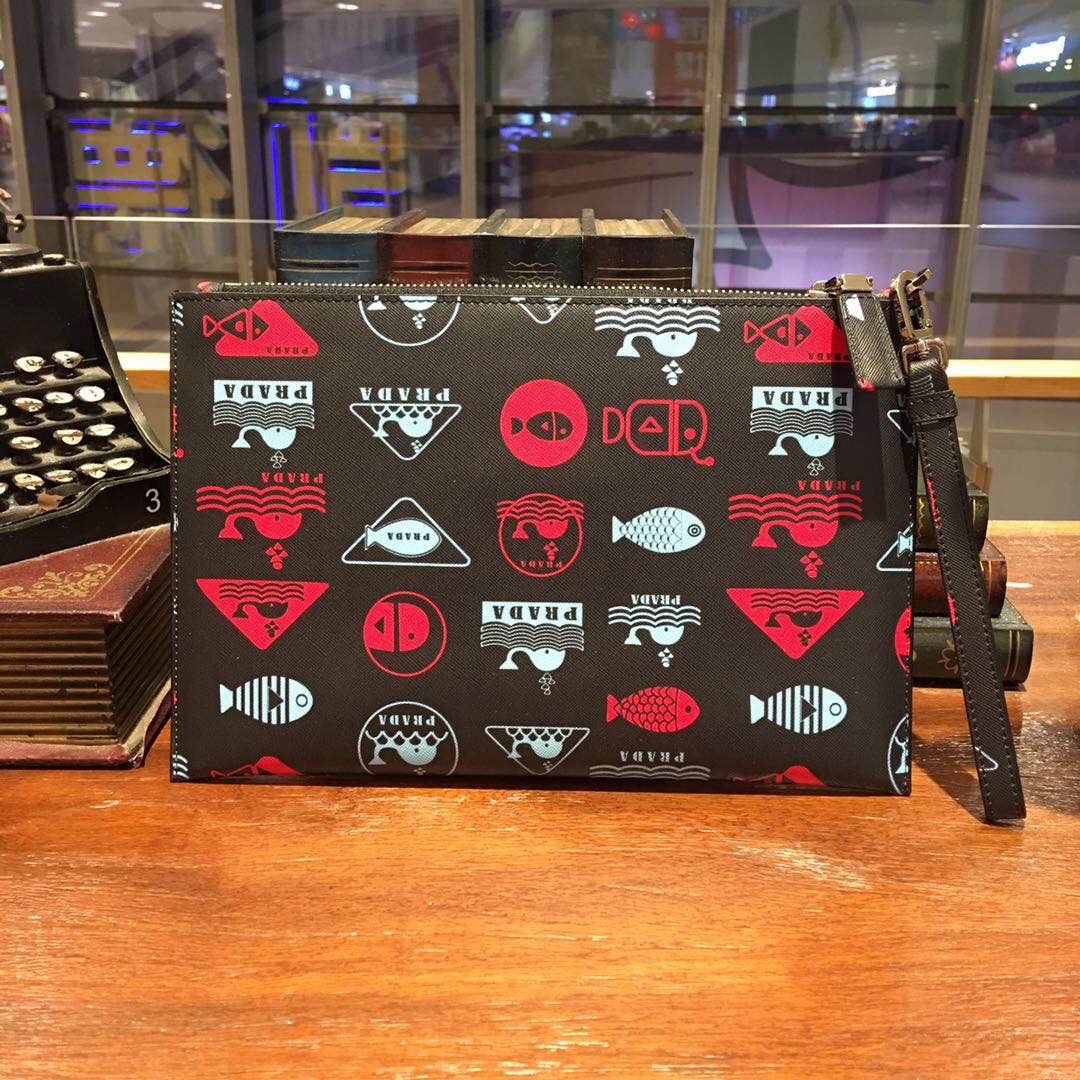 プラダ「Prada」2025春夏 リミテッドコレクション レザーポシェット ハンドバッグ