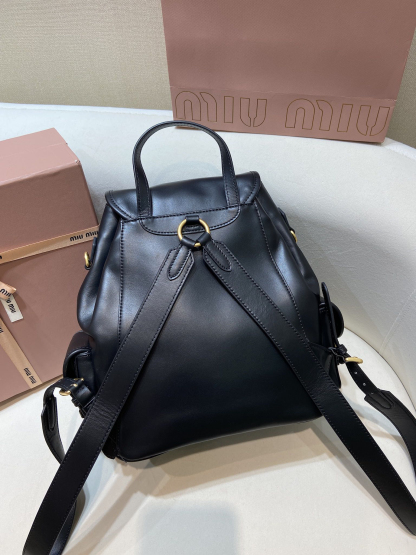 ミュウミュウ「Miu Miu」レザーバックパック