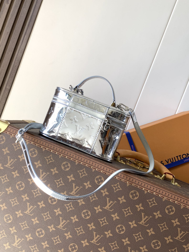 ルイ・ヴィトン「Louis Vuitton」Vanity Chain Pouch ハンドバッグ