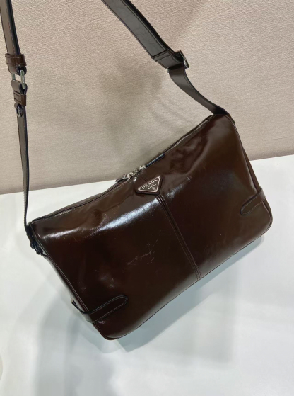 プラダ「Prada」レザー ショルダーバッグ
