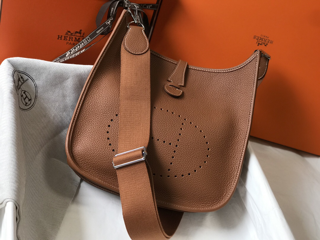 エルメス「Hermès」エヴリン ショルダーバッグ