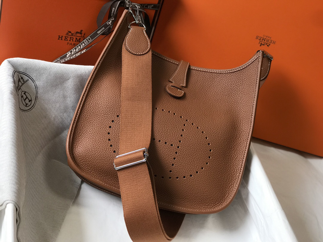 エルメス「Hermès」エヴリン ショルダーバッグ