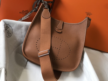 エルメス「Hermès」エヴリン ショルダーバッグ