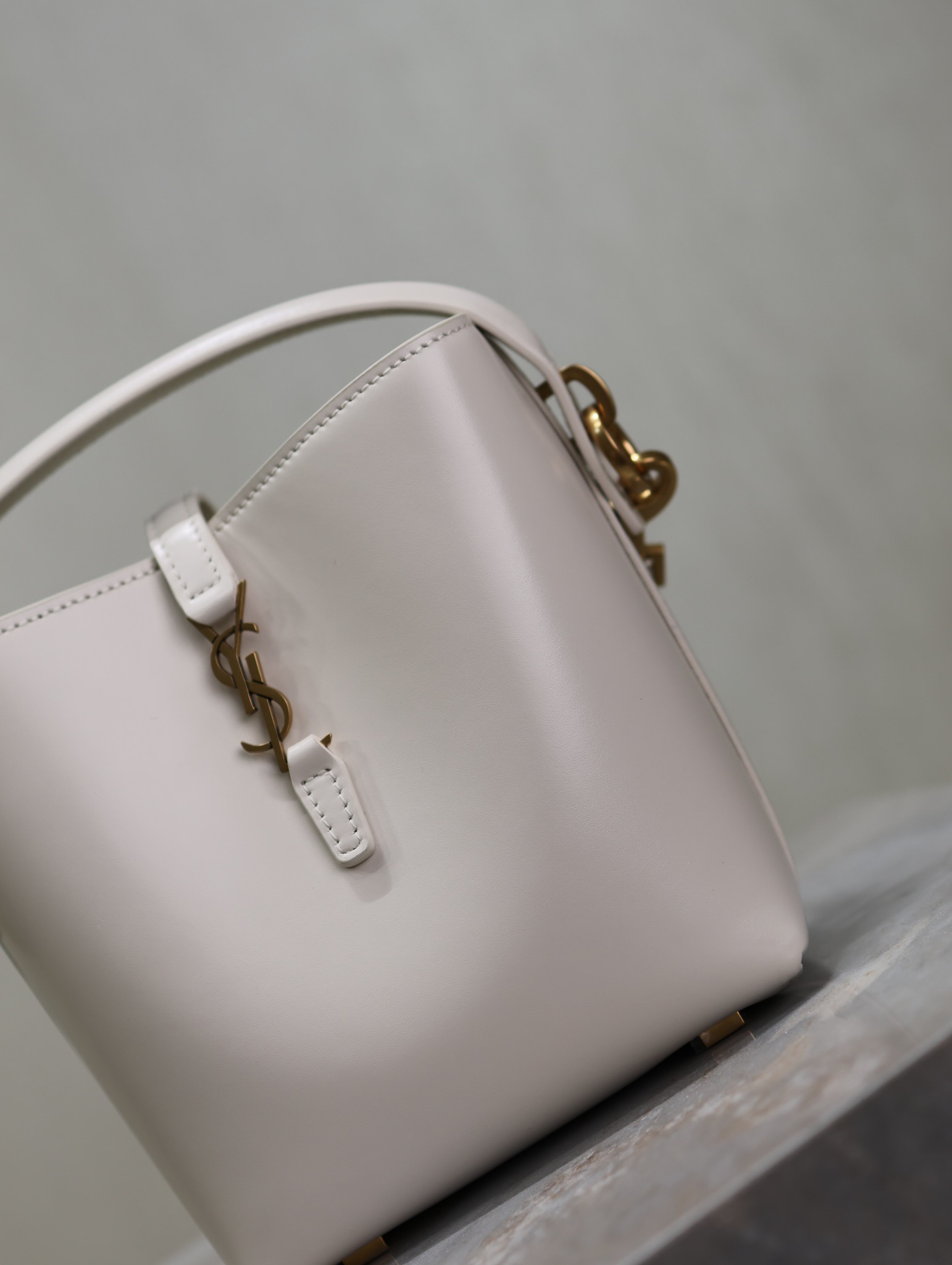 2026サンローラン「Saint Laurent LE 37 ミニ スムースカーフレザー バケツバッグ