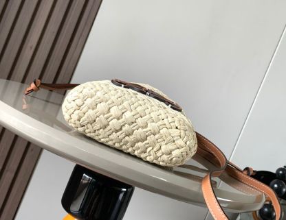 ロエベ「Loewe」 イラカヤシ繊維＆レザー スクエアポーチ-ISETAN PRESTIGE CURATED