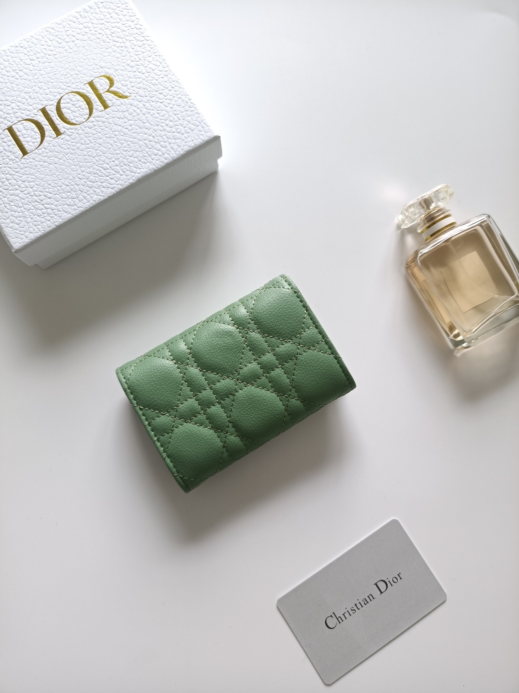 ディオール「Dior」ディオール 30 モンテーニュ グリシン ウォレット / コンパクトウォレット