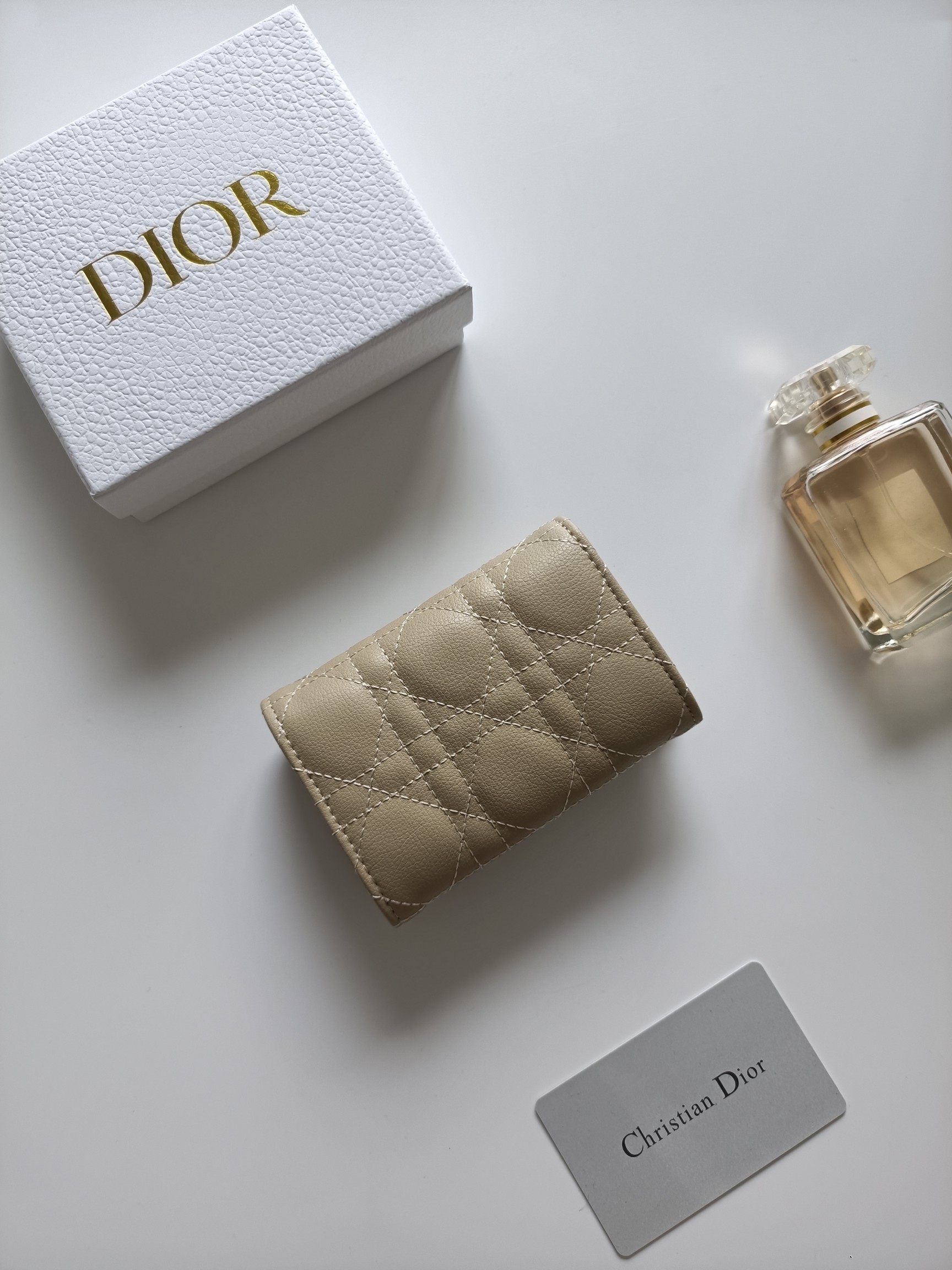 ディオール「Dior」ディオール 30 モンテーニュ グリシン ウォレット / コンパクトウォレット